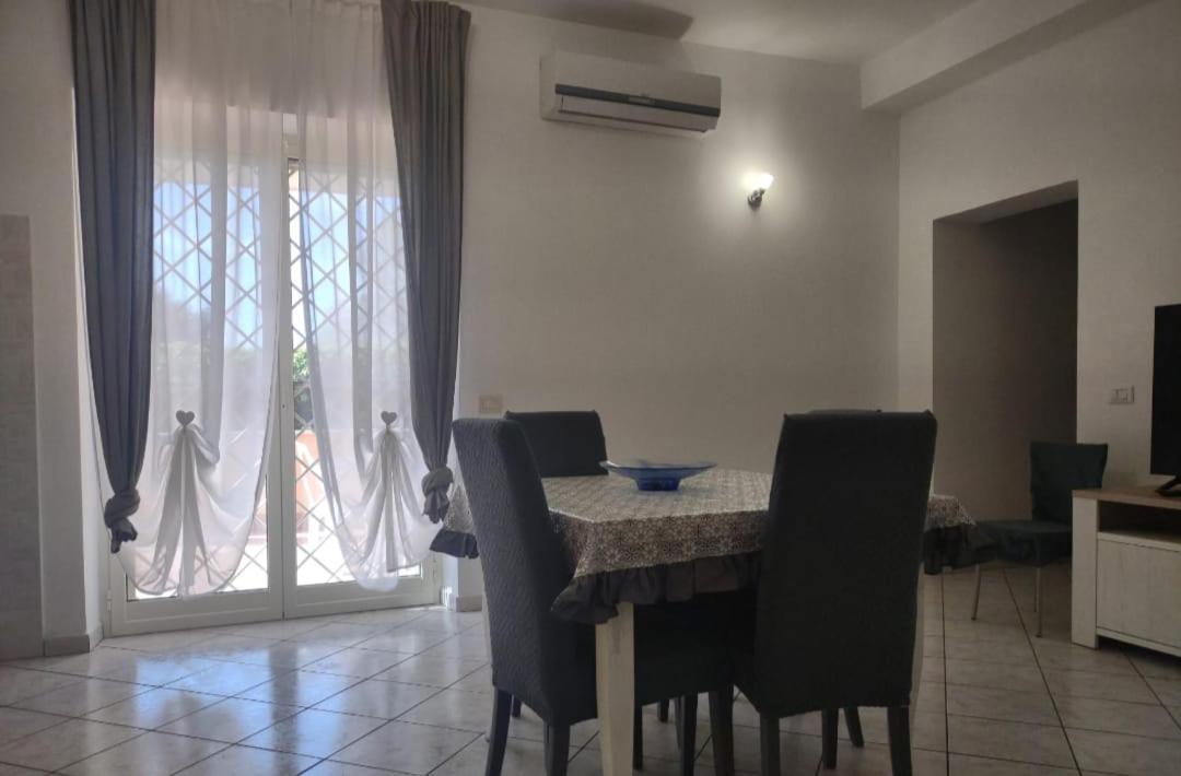 Lizzies Hus Apartment Fiumicino Luaran gambar